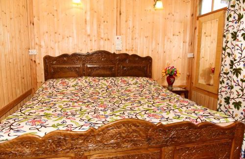 Dal Lake Boat Rental | White House Group Of Houseboats