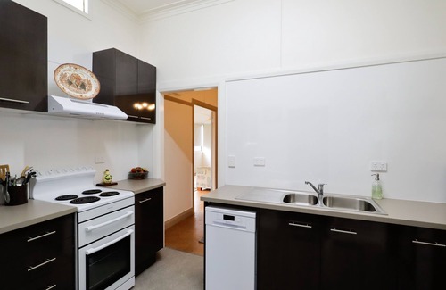 Tenterfield House | White House on Rouse