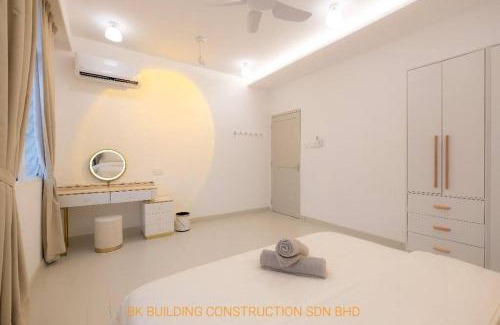 Taman Tanjung House | White House Semi D 6Room 12Pax