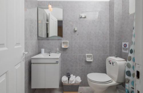 Razata Apartment | White House studios & apartments