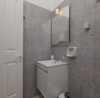 Razata Apartment | White House studios & apartments