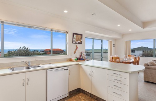 Ohope House | White Island Views - Ohope Holiday Home