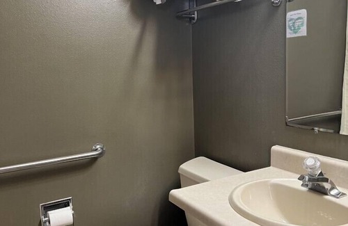 White Lake Cabin | White Lake Lodge - Family Room - Room 6 - Sleeps 5