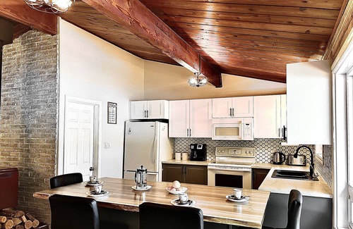 Lanark Highlands Cottage | White Lake waterfront cottage with the hot tub, 85" TV