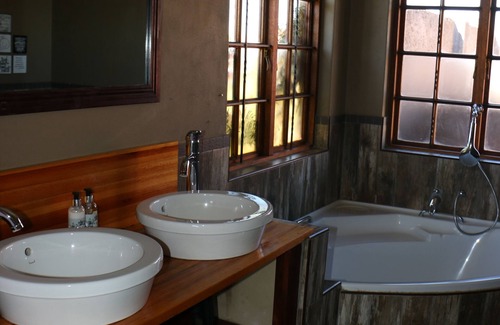 Tierpoort Bed & Breakfast | White Linen Guesthouse