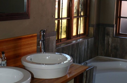Tierpoort Bed & Breakfast | White Linen Guesthouse