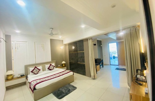 Noida Apartment | White Lotus