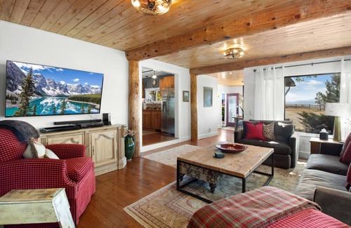 Glenwood Springs House | White Moon Ranch with Panorama River Views