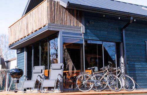 Parnu House | White Nights holiday home with sauna and grill