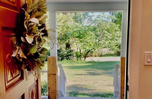 South Kansas City House | White Oak Farmhouse w/Private Yard 4bdrm sleeps 8