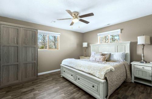 Sunrise Beach House | White Oak Landing - Spacious 6 BDR with Boat Slip