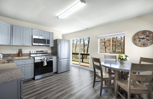 Sunrise Beach House | White Oak Landing – Spacious 6 BDR w/Boat Slip!
