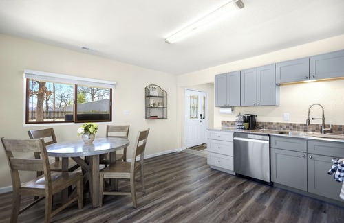 Sunrise Beach House | White Oak Landing – Spacious 6 BDR w/Boat Slip!