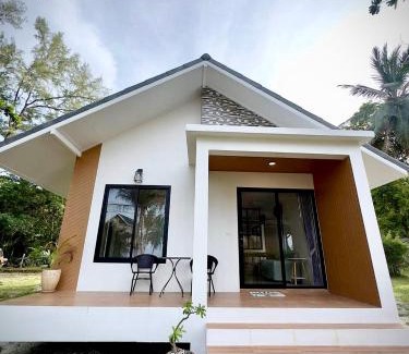 Chaloklum House | White Pearl 2BR Beachfront House Malibu Seaview