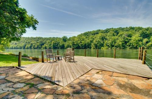 Gassville House | White River Access and Views Retreat in Gassville!