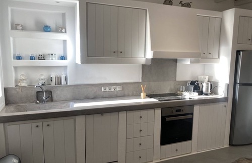 Houlakia House | White Rock Suites & Villas