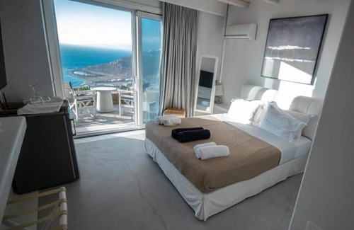 Houlakia House | White Rock Suites & Villas