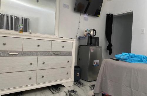 Spanish Town House | White Room Sparks