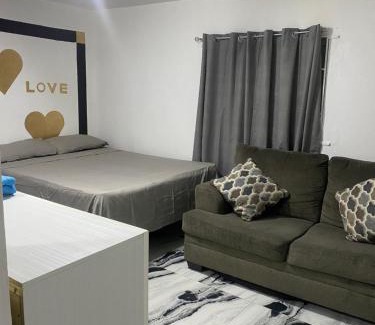 Spanish Town House | White Room Sparks