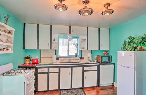 Prescott House | White Spar Cottages Near Whiskey Row, Prescott Courthouse. Large Parking Area.