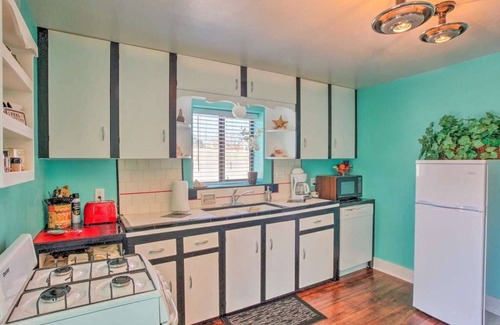 Prescott House | White Spar Cottages Near Whiskey Row, Prescott Courthouse. Large Parking Area.