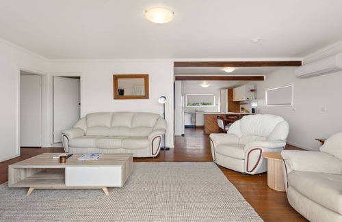 Lake Wangary House | White Springs, our peaceful holiday house in Coffin Bay