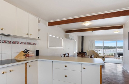 Lake Wangary House | White Springs, our peaceful holiday house in Coffin Bay