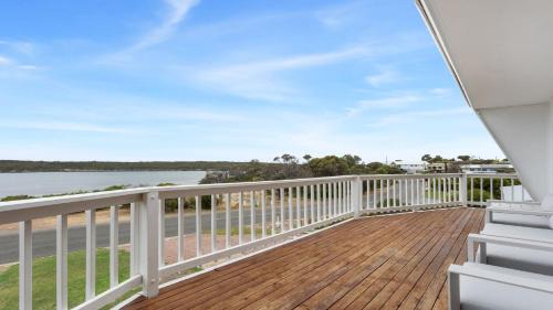 Lake Wangary House | White Springs, Our Peaceful Holiday House In Coffin Bay
