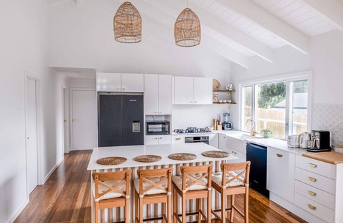 Conjola Park House | White Tides - Lakehouse