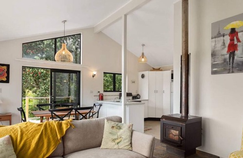 Waiotahi House | White Tui - Ohiwa Beach Bach