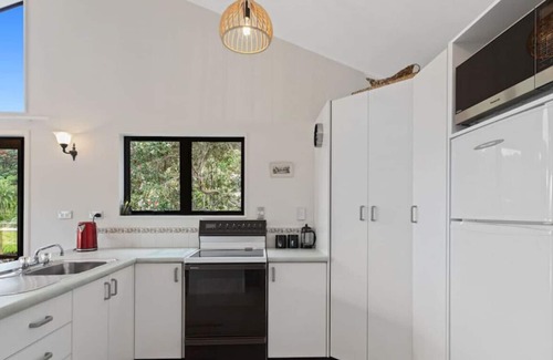 Waiotahi House | White Tui - Ohiwa Beach Bach