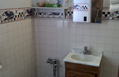 St. Charles Hotel | White Valley Motel