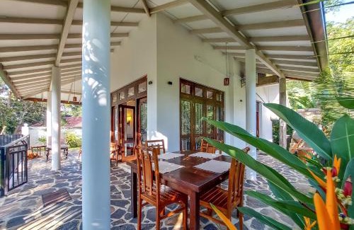 Tangalle Villa | White Villa Goyambokka
