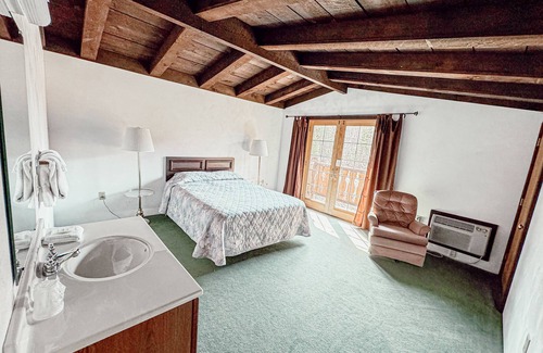 Upson Hotel | Whitecap Mountains Resort
