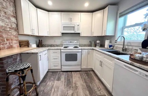 Lake Placid Apartment | Whiteface Mt View Private Top Floor Apt 10 Min Walk to Downtown Main St