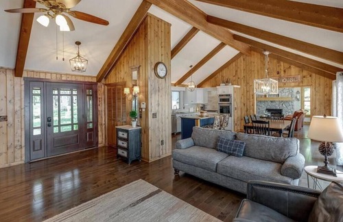 Crosslake House | Whitefish Chain of Lakes 4 bedroom Home on Daggett with Sandy Beach!