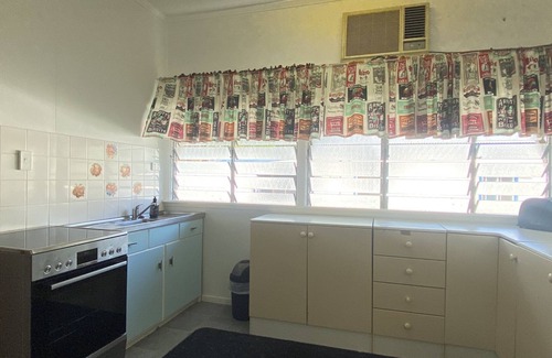 Picnic Bay House | Whitehaven 2 - An affordable Queenslander in picturesque Picnic Bay