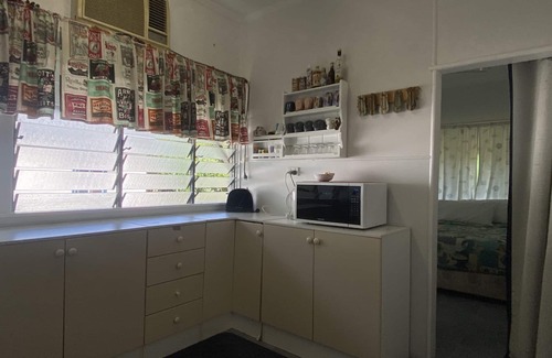 Picnic Bay House | Whitehaven 2 - An affordable Queenslander in picturesque Picnic Bay