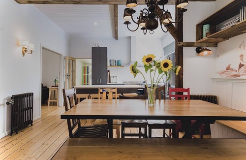 Frankston House | Whitelodge on Long Island 100 m to beach, pet friendly, 3 bedrooms 3 bathrooms