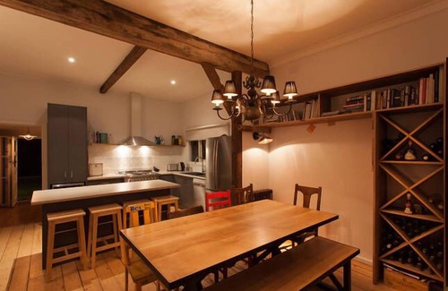 Frankston House | Whitelodge on Long Island 100 m to beach, pet friendly, 3 bedrooms 3 bathrooms