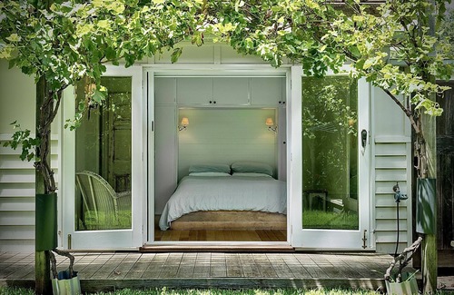 Frankston House | Whitelodge on Long Island 100 m to beach, pet friendly, 3 bedrooms 3 bathrooms