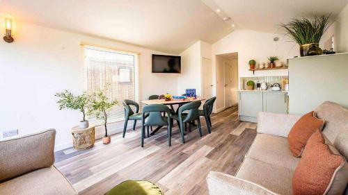 Sandwich Ski Chalet | Whitemills Wake and Aqua Park Lodge Seven