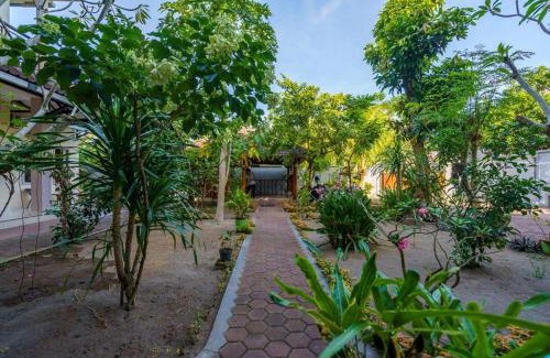 Senggigi House | Whiterose Guesthouse