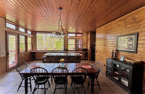 Cashiers House | Whiteside Mountain View: Creek Access, Spacious Grounds