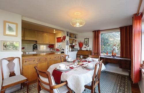 Newport Cottage | Whitestones - a bungalow that sleeps 7 guests in 3 bedrooms