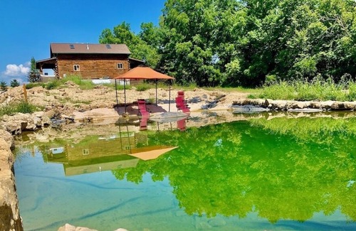 Waterville Cabin | Whitetail Ridge Cabin with Swimming Pond & Hot Tub Jacuzzi