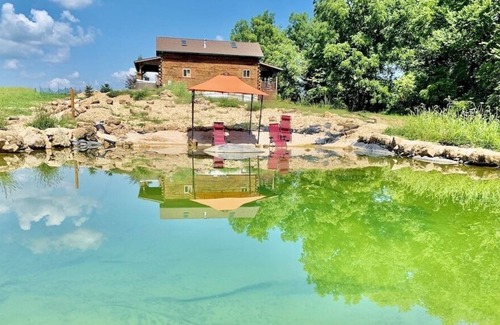 Waterville Cabin | Whitetail Ridge Cabin with Swimming Pond & Hot Tub Jacuzzi