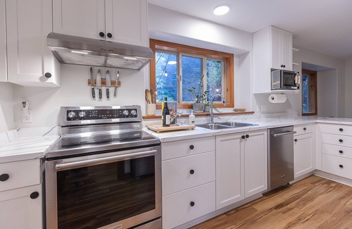 Tofino House | Whitewater-S.Chesterman I OD Shower, Firepit, Surf