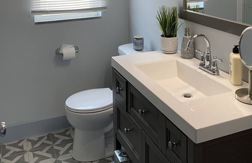 Whiting House | WHITING SPACIOUS 2 BEDROOM APARTMENT