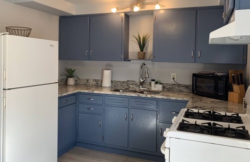 Whiting House | WHITING SPACIOUS 2 BEDROOM APARTMENT